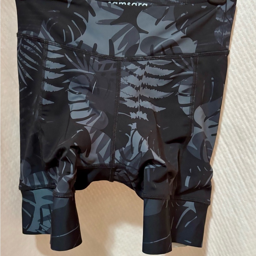 NWT Samsara Black and Gray Leaf‎ Print Padded Cycling Shorts size XS